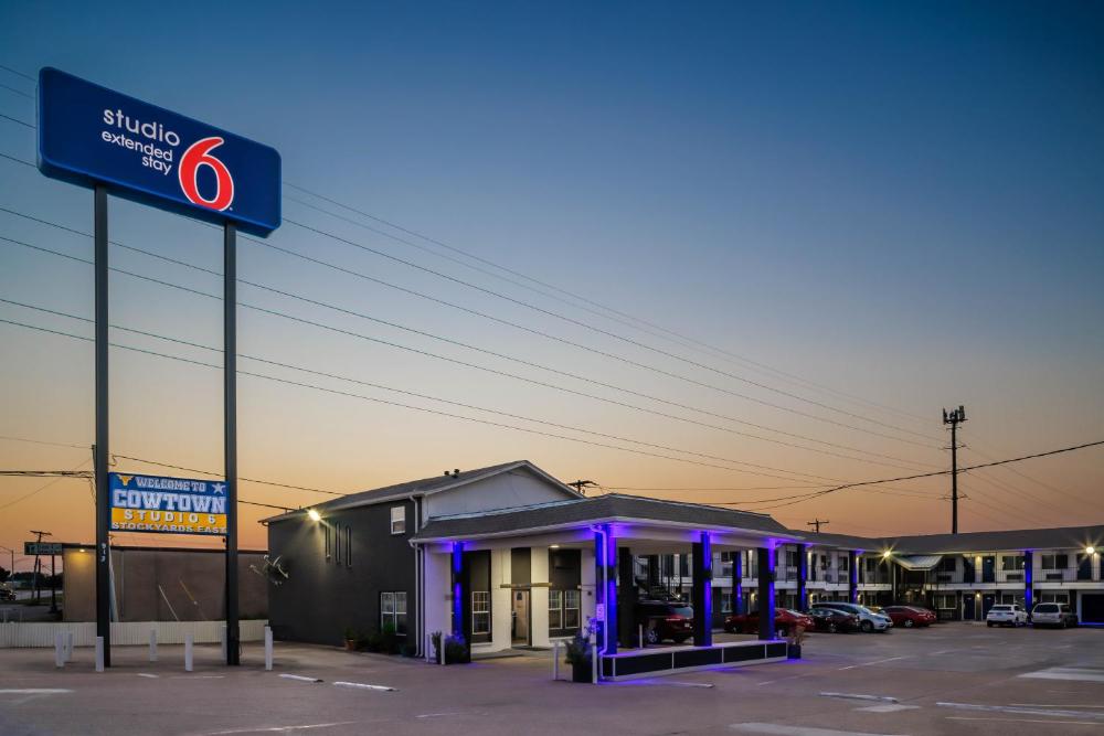 Studio 6 Fort Worth, TX - Stockyards East